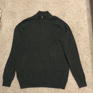 XLT male sweater in green. Great condition. No pilling.